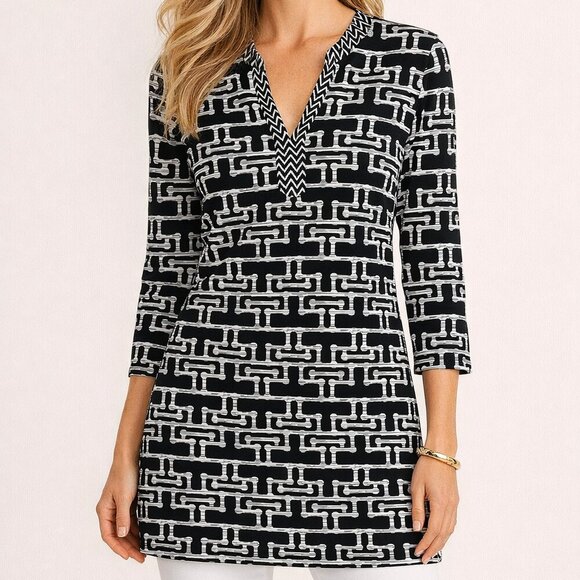 J. McLaughlin Tops - J. McLaughlin Black White Geometric Print Tunic Top Small V-Neck 3/4 Sleeve